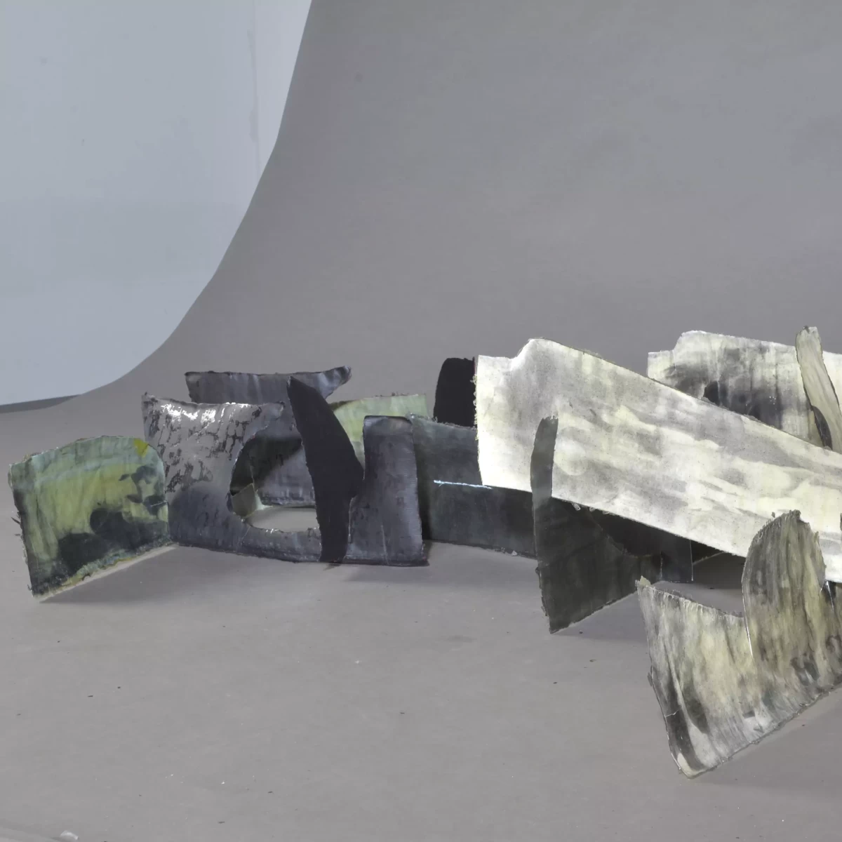 wachsmann_the first [143/67/53 cm] textile remnants stiffened with flour paste - colored with self-produced pigments - zoe bilgeri/ 2024/ weimar
