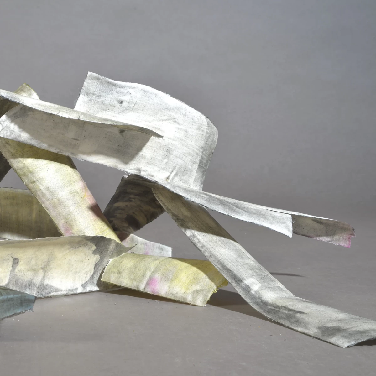 wachsmann_the second [142/42/39 cm] textile remnants stiffened with flour paste - colored with self-produced pigments - zoe bilgeri/ 2024/ weimar
