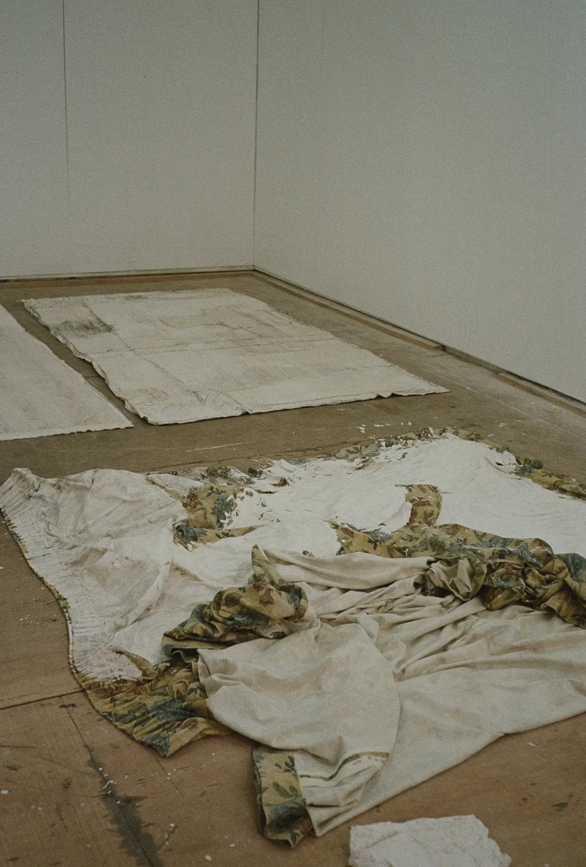 a ruin [140/140 cm] textile remnants stiffened with plaster - zoe bilgeri/ 2025/ Accra - Kantamanto